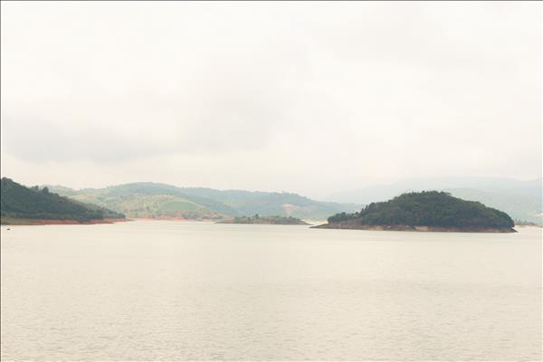 Hồ Hàm Thuận cắt lũ, đảm bảo an toàn cho hạ du tỉnh Bình Thuận